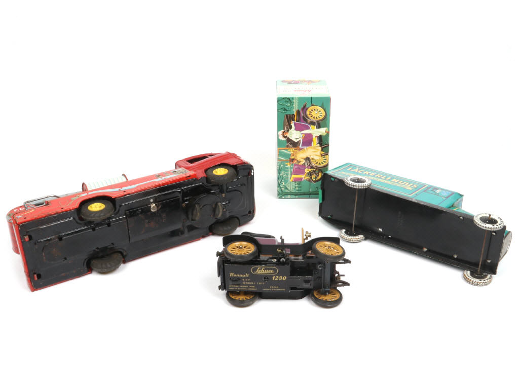 Lot 122 - DIVERS (3)