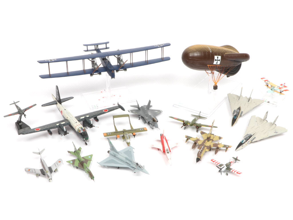 Lot 102 - DIVERS (16)