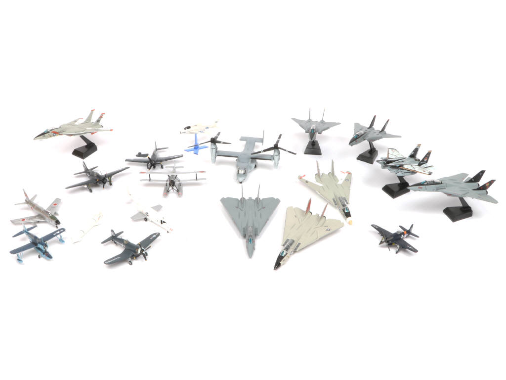 Lot 105 - DIVERS (18)