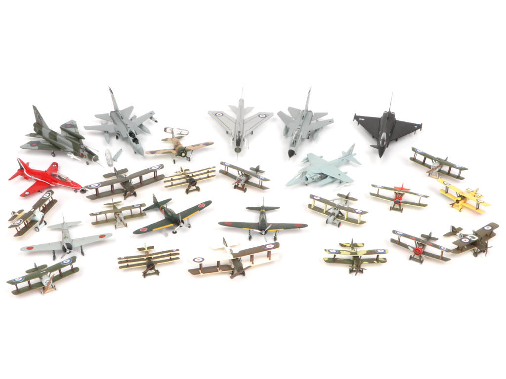 Lot 135 - DIVERS (25)