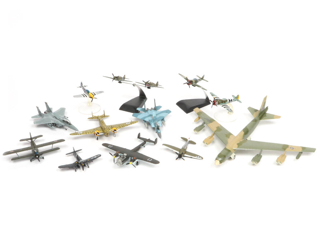 Lot 66 - DIVERS (12)