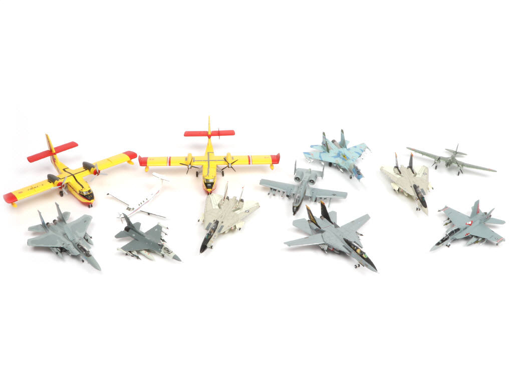 Lot 59 - DIVERS (12)