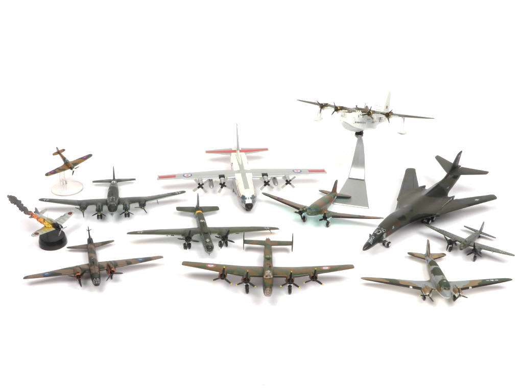 Lot 62 - DIVERS (12)