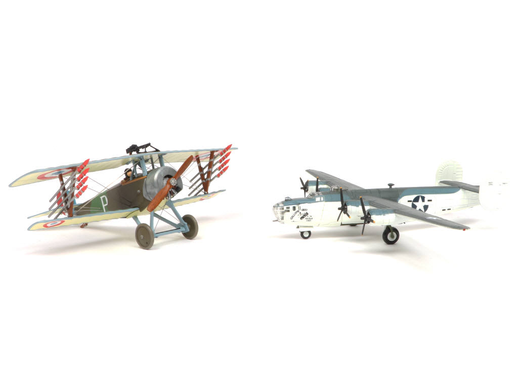Lot 222 - DIVERS (2)