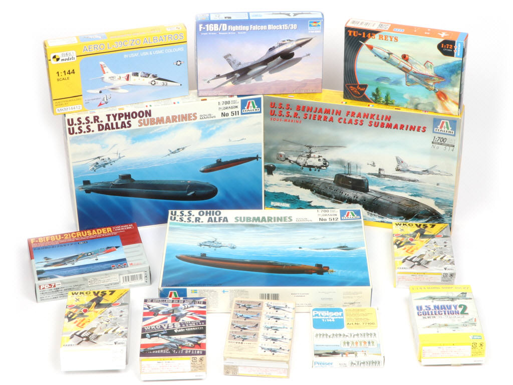 Lot 58 - DIVERS (13)