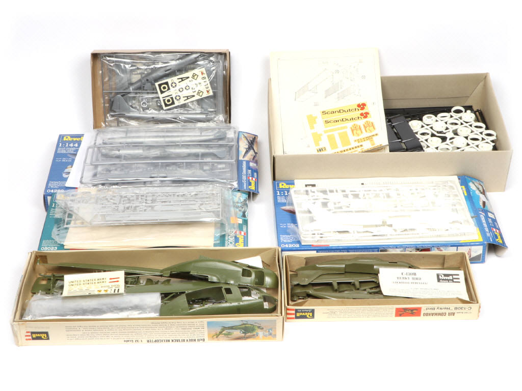 Lot 35 - REVELL (USA) (8)