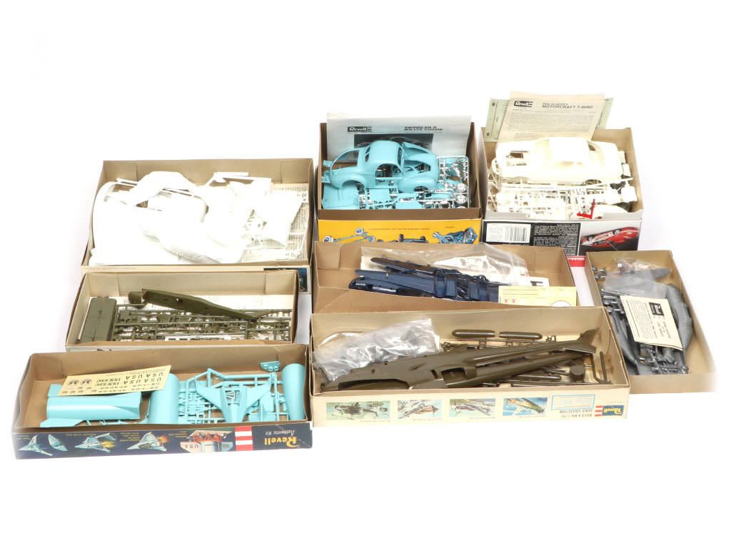 Lot 36 - REVELL (USA) (8)