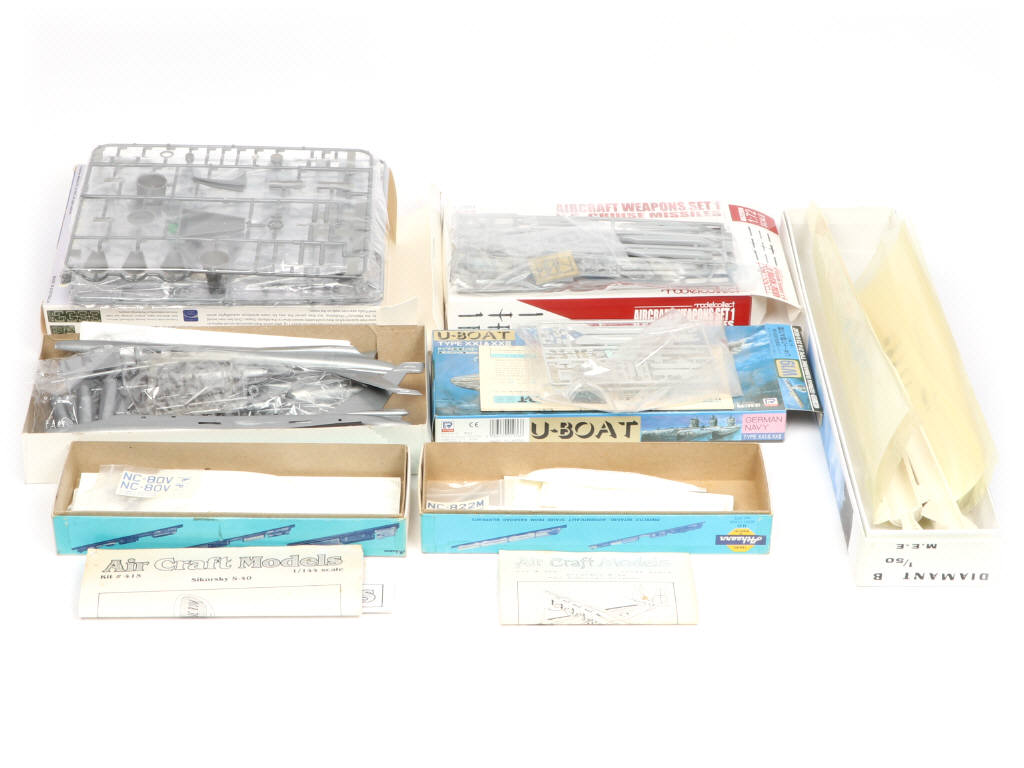 Lot 55 - DIVERS (9)