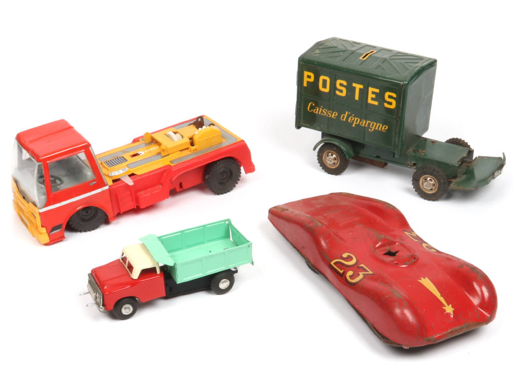 Lot 119 - DIVERS (4)