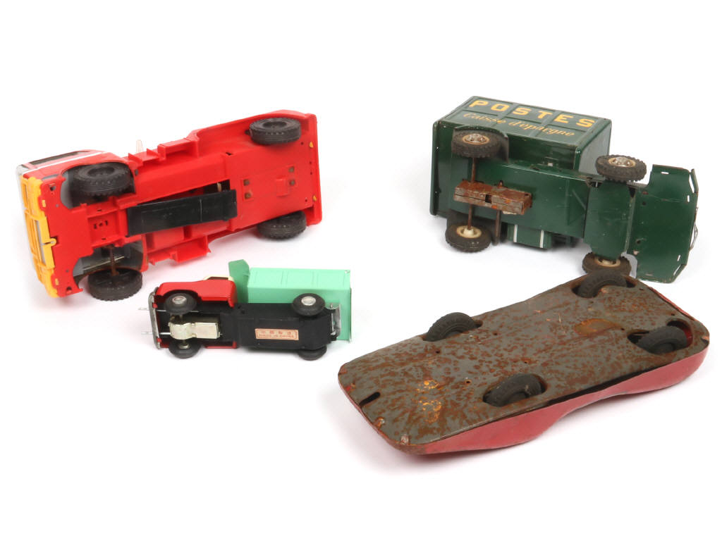 Lot 119 - DIVERS (4)