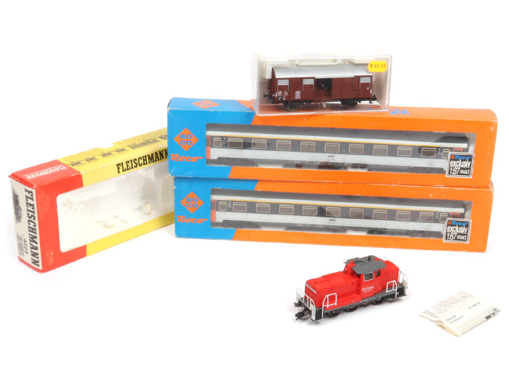 Lot 49 - DIVERS (HO) (4)