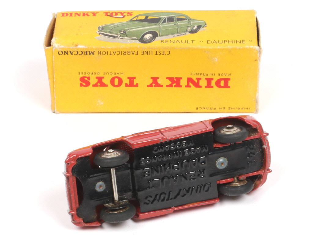 Lot 252 - DINKY TOYS (FRANCE) (1)