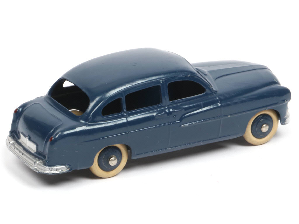 Lot 266 - DINKY TOYS (FRANCE) (1)