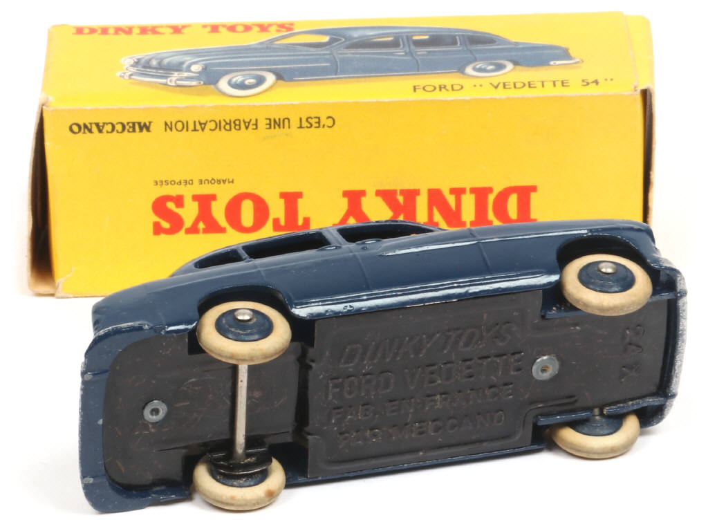 Lot 266 - DINKY TOYS (FRANCE) (1)