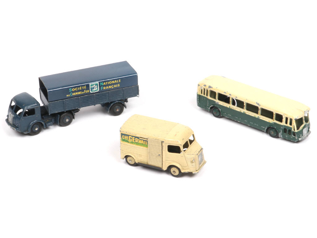 Lot 285 - DINKY TOYS (FRANCE) (3)