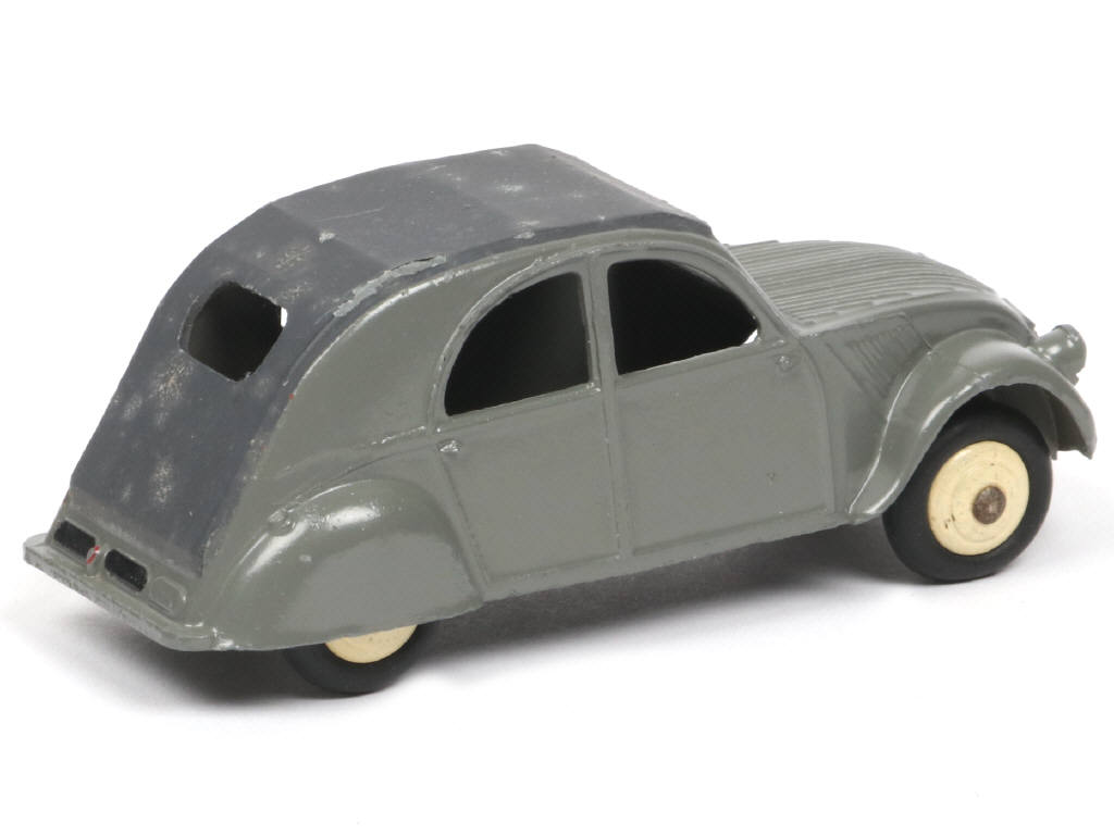Lot 264 - DINKY TOYS (FRANCE) (1)