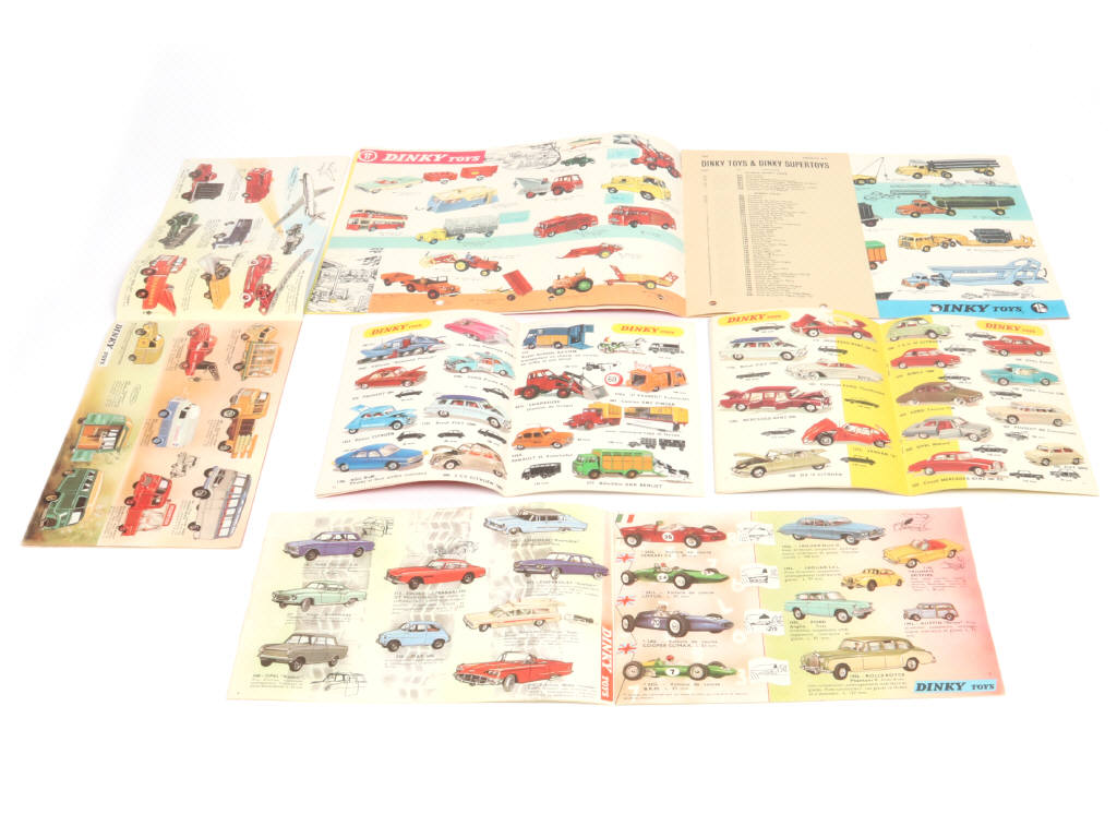Lot 21 - DINKY TOYS (5)