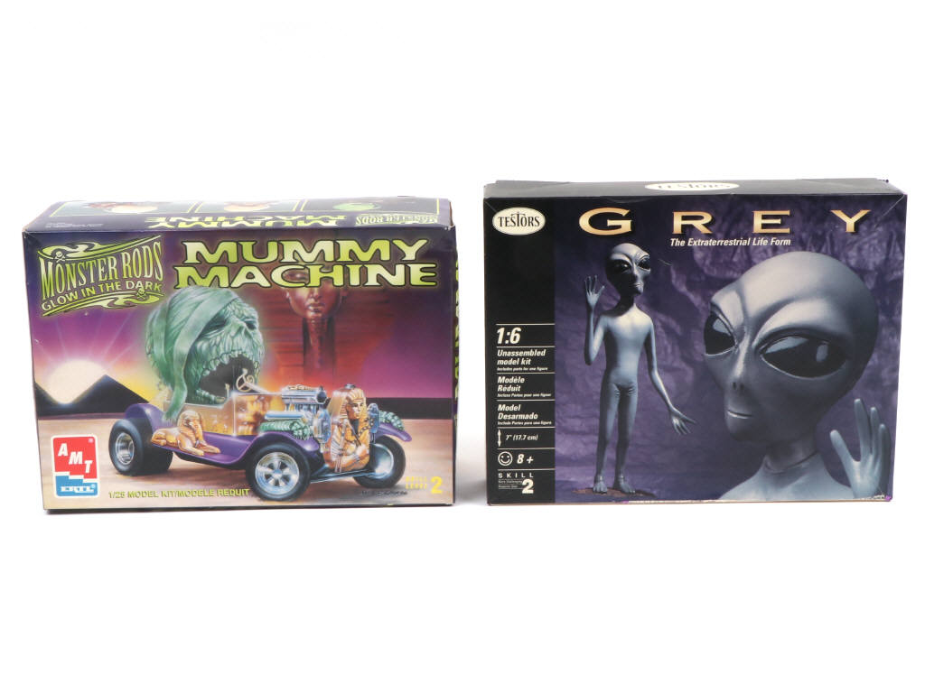 Lot 234 - DIVERS (2)