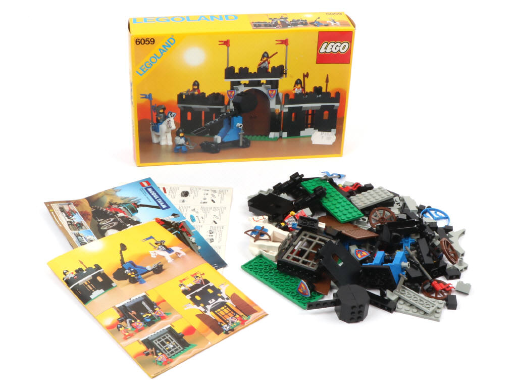 Lot 294 - LEGO (DANEMARK) (1)