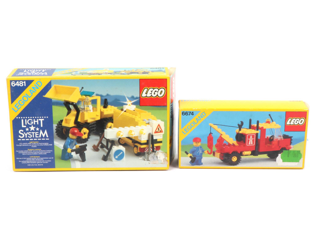 Lot 296 - LEGO (DANEMARK) (2)