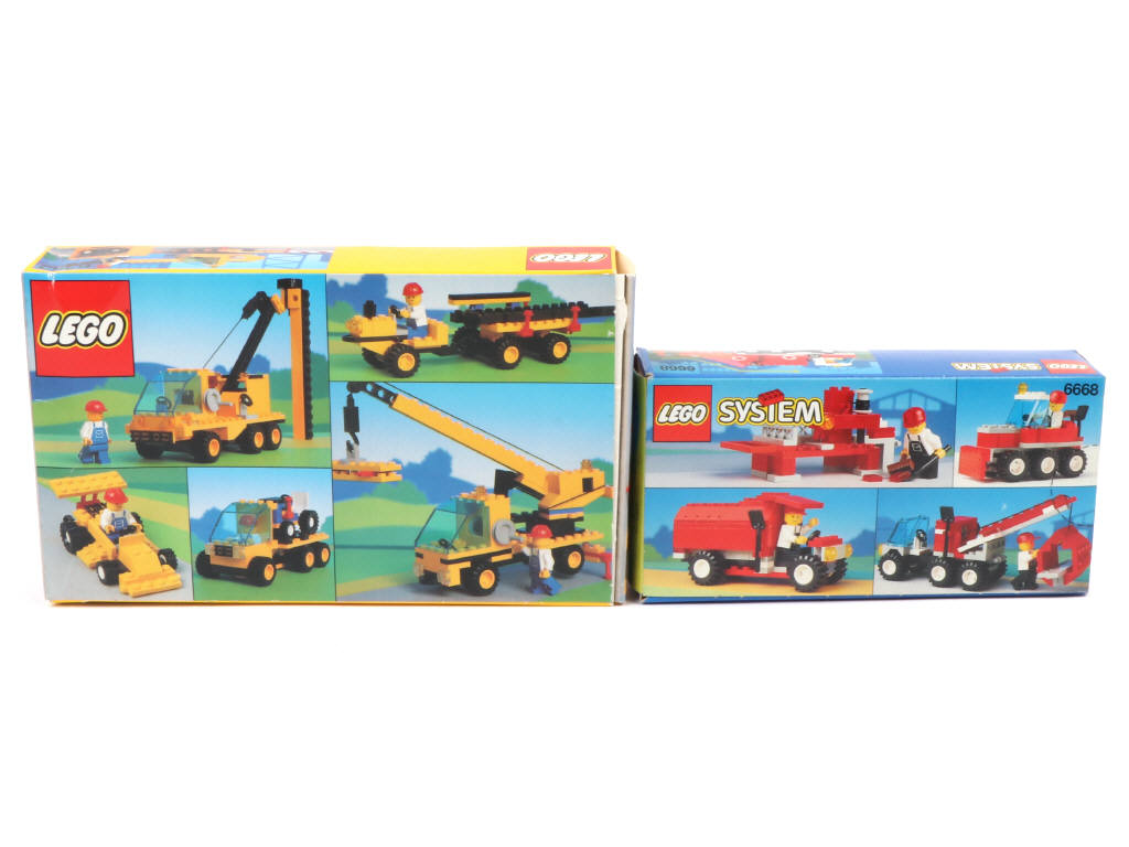 Lot 300 - LEGO (DANEMARK) (2)