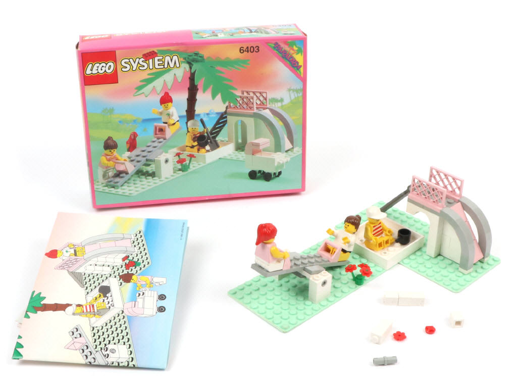 Lot 320 - LEGO (DANEMARK) (3)