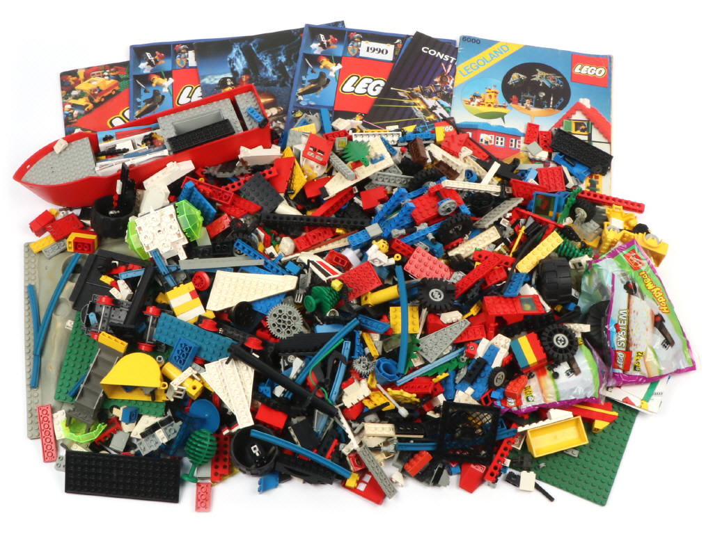 Lot 324 - LEGO (DANEMARK) (1)