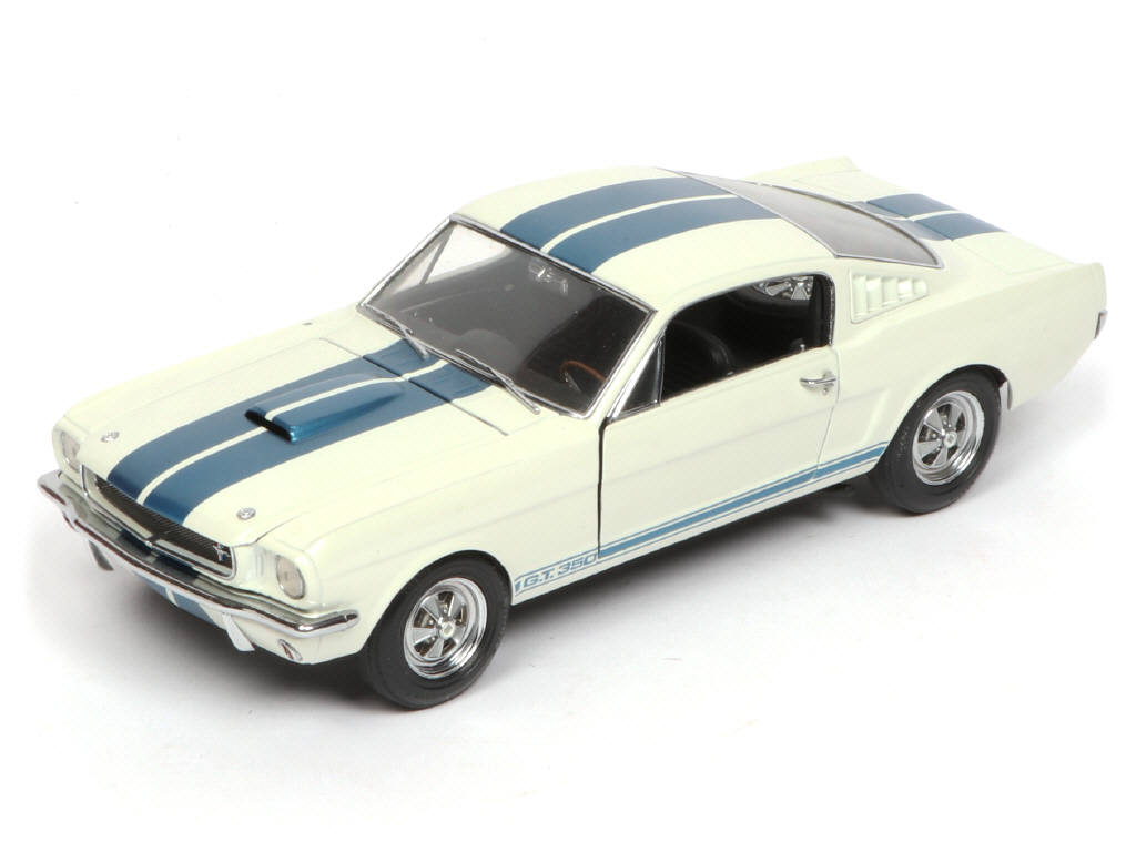 Lot 101 - REVELL (USA) (1)