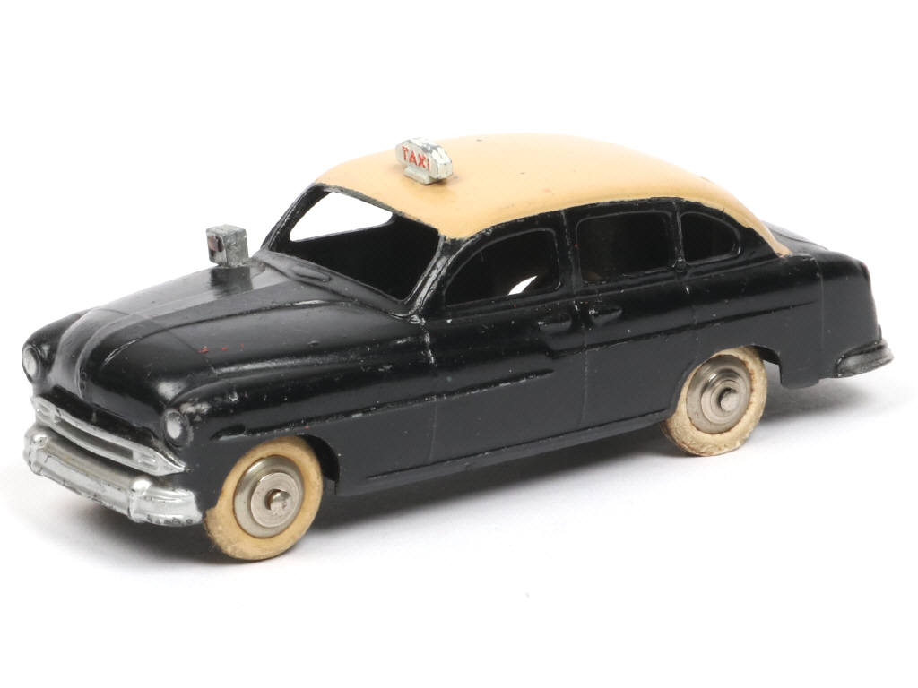 Lot 313 - DINKY TOYS (FRANCE) (1)