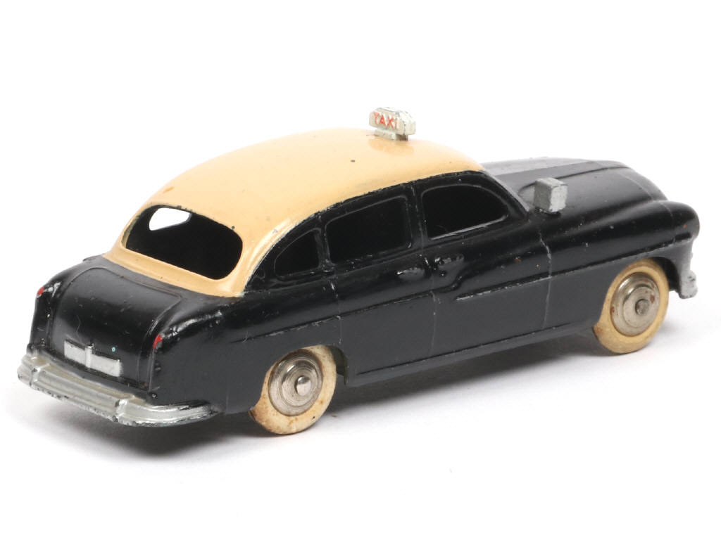 Lot 313 - DINKY TOYS (FRANCE) (1)