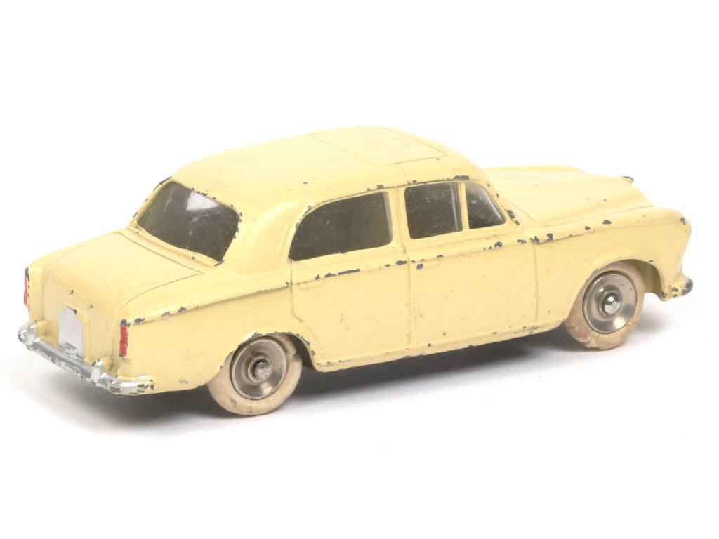 Lot 317 - DINKY TOYS (FRANCE) (1)