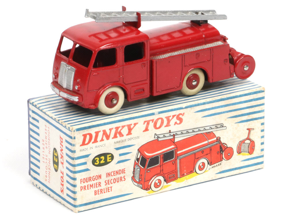 Lot 315 - DINKY TOYS (FRANCE) (1)