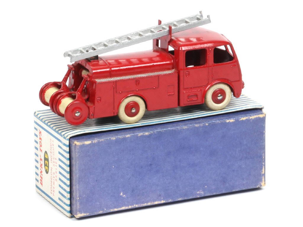 Lot 315 - DINKY TOYS (FRANCE) (1)