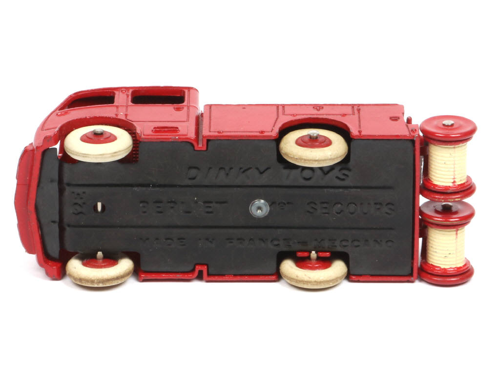 Lot 315 - DINKY TOYS (FRANCE) (1)