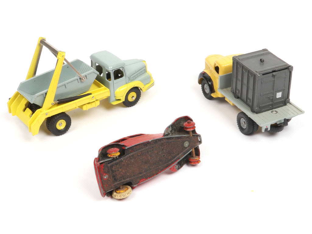 Lot 325 - DINKY TOYS (FRANCE) (3)