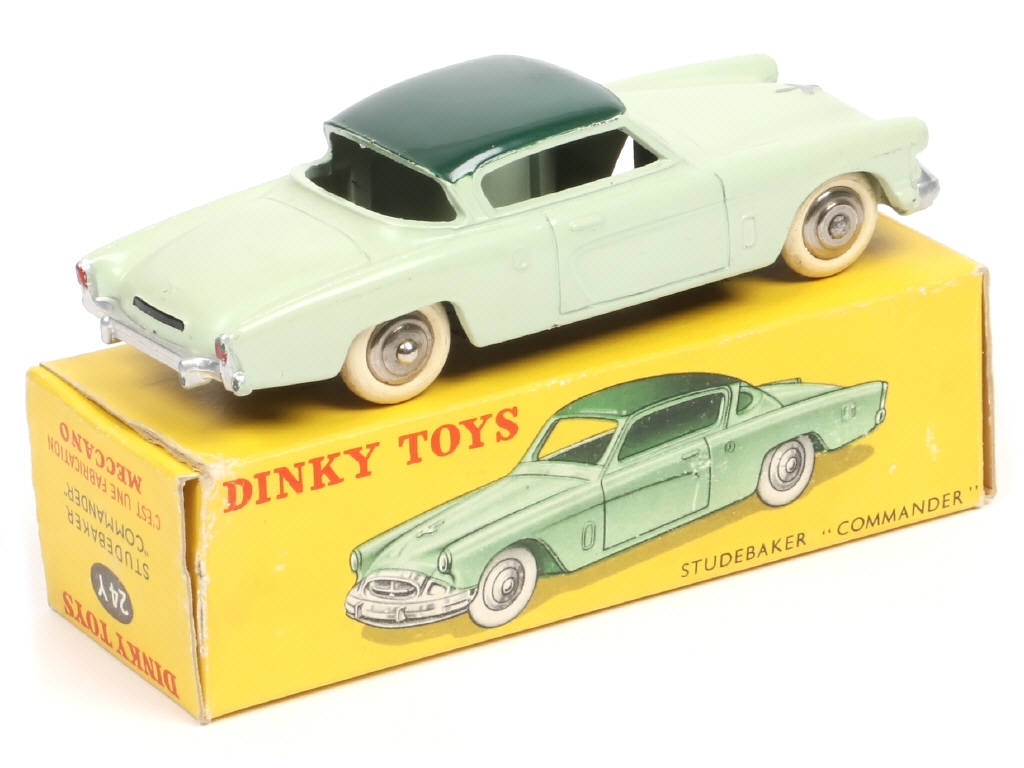 Lot 304 - DINKY TOYS (FRANCE) (1)