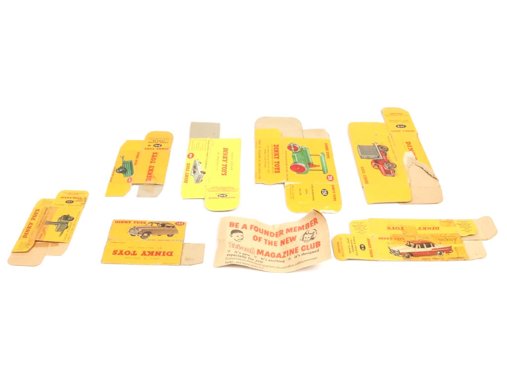 Lot 144 - DIVERS (8)