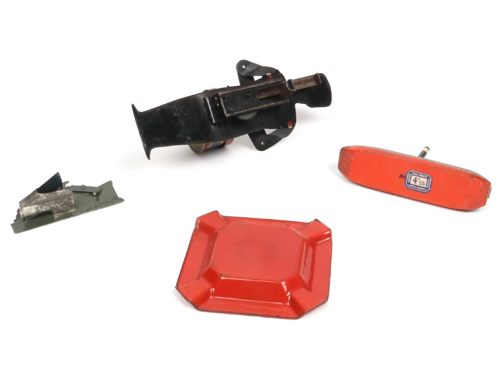 Lot 123 - DIVERS (4)