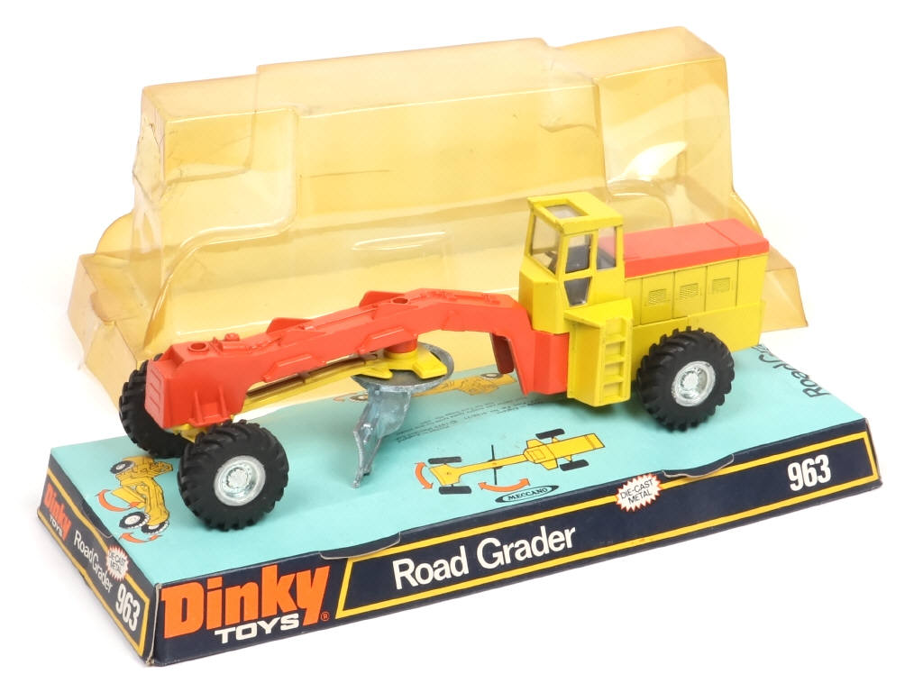 Lot 325 - DINKY TOYS (GB) (1)
