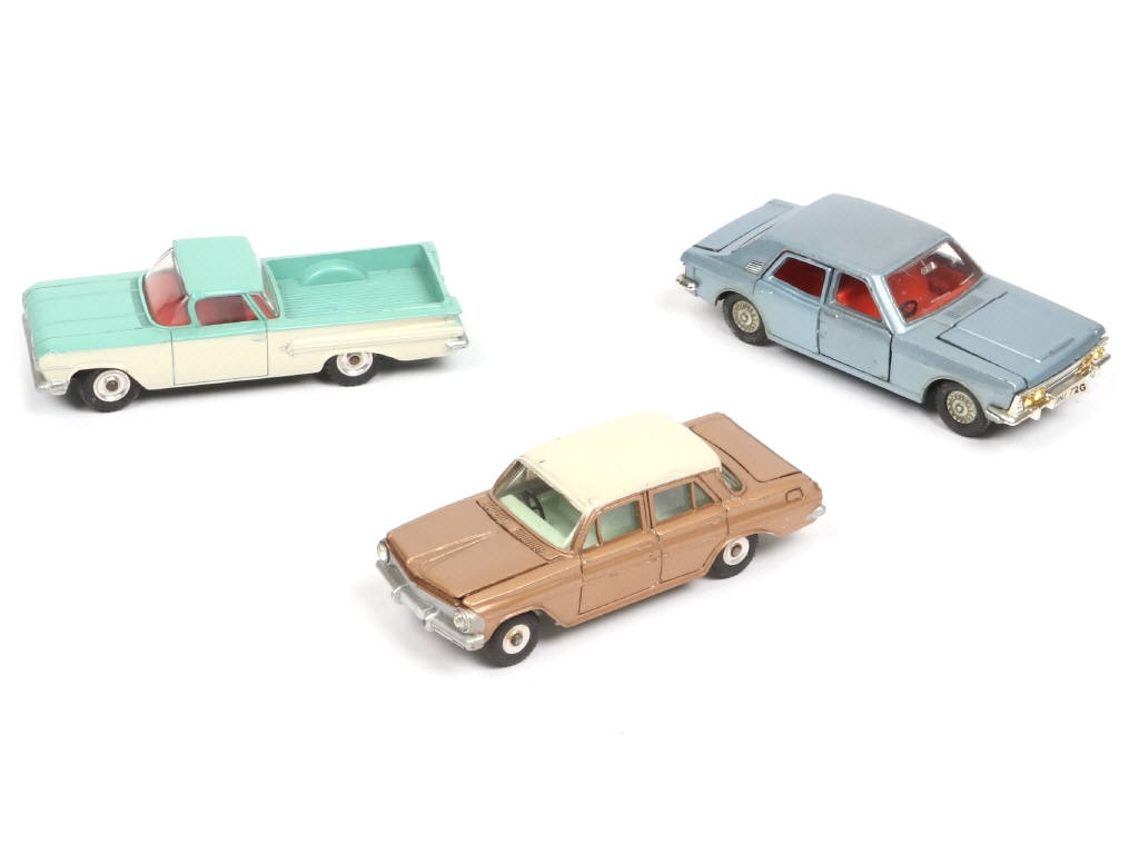 Lot 330 - DINKY TOYS (GB) (3)