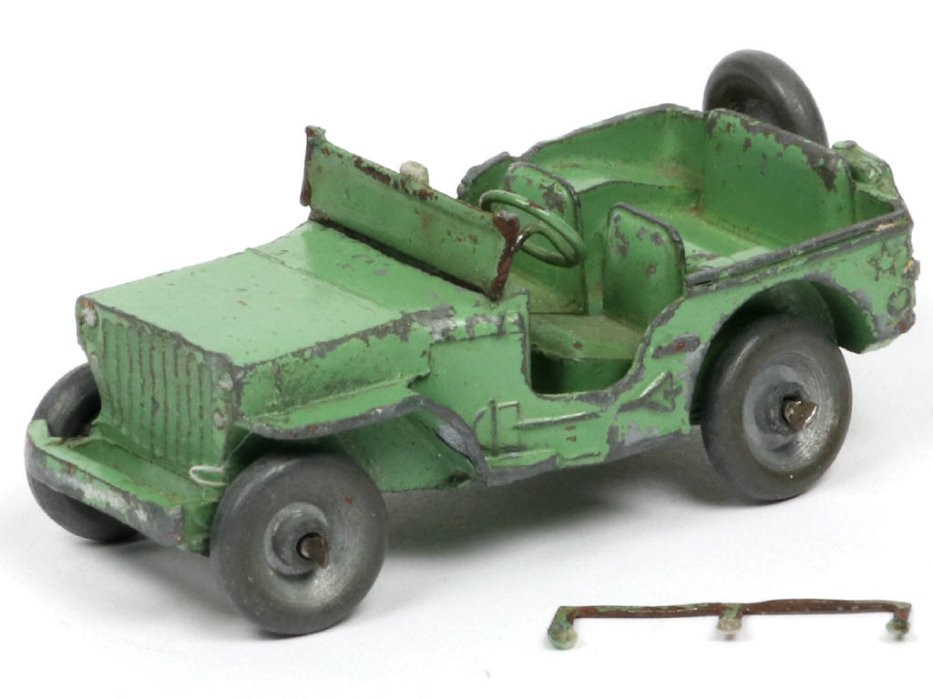 Lot 382 - DINKY TOYS (FRANCE) (1)