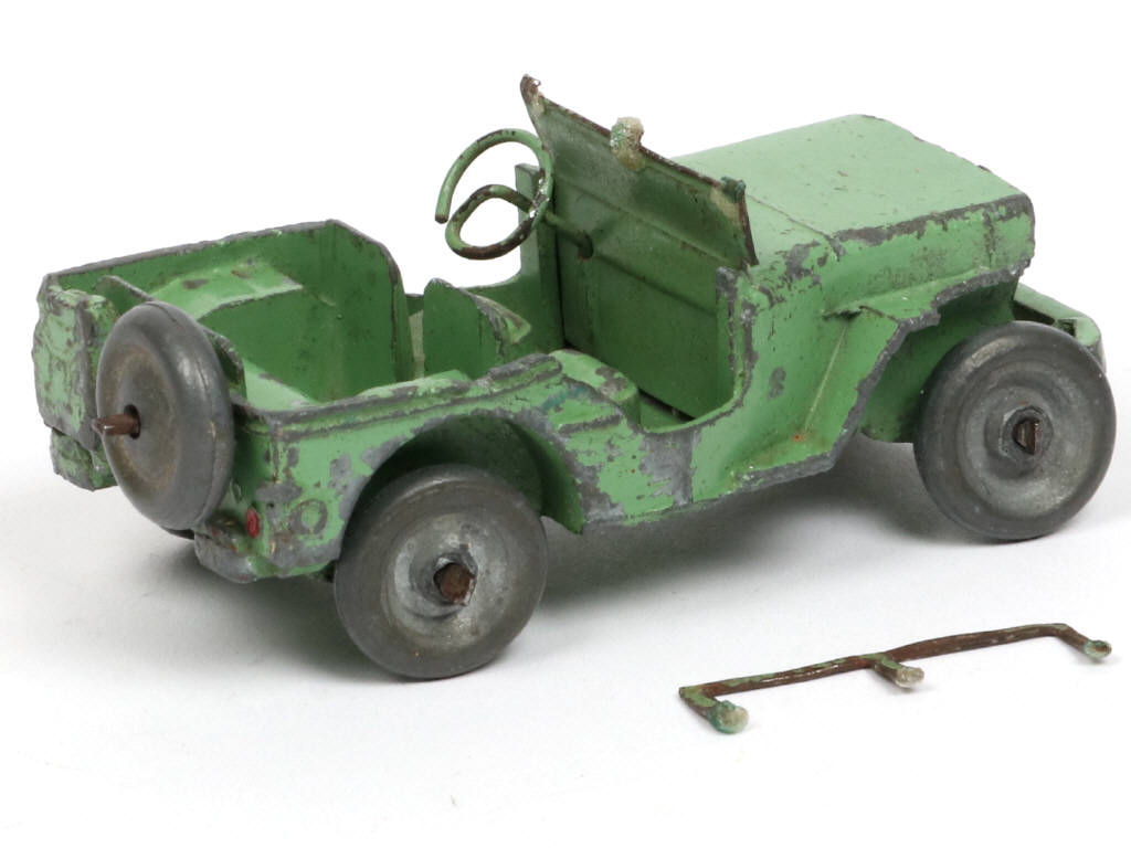 Lot 382 - DINKY TOYS (FRANCE) (1)