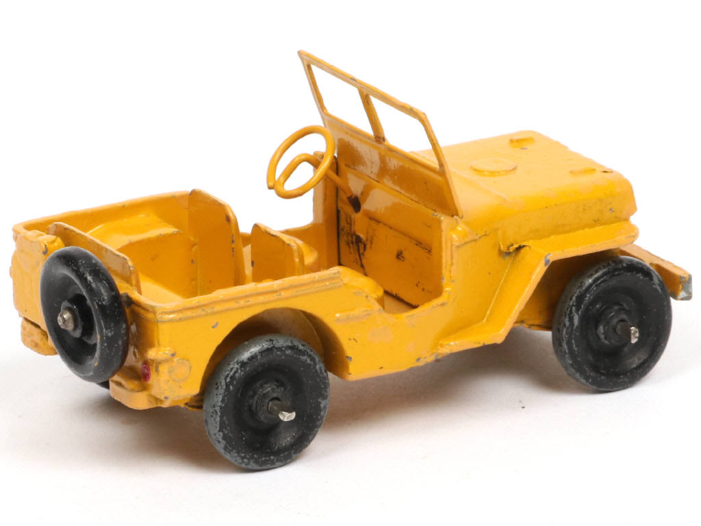 Lot 381 - DINKY TOYS (FRANCE) (1)