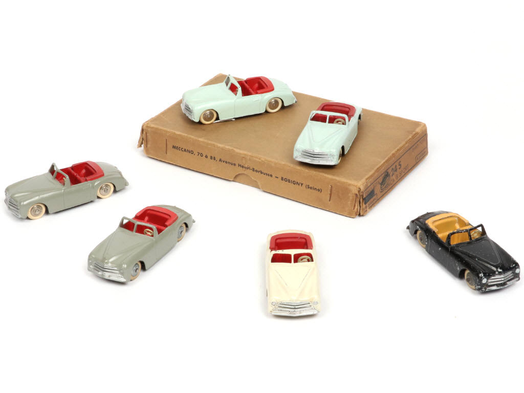 Lot 392 - DINKY TOYS (FRANCE) (7)