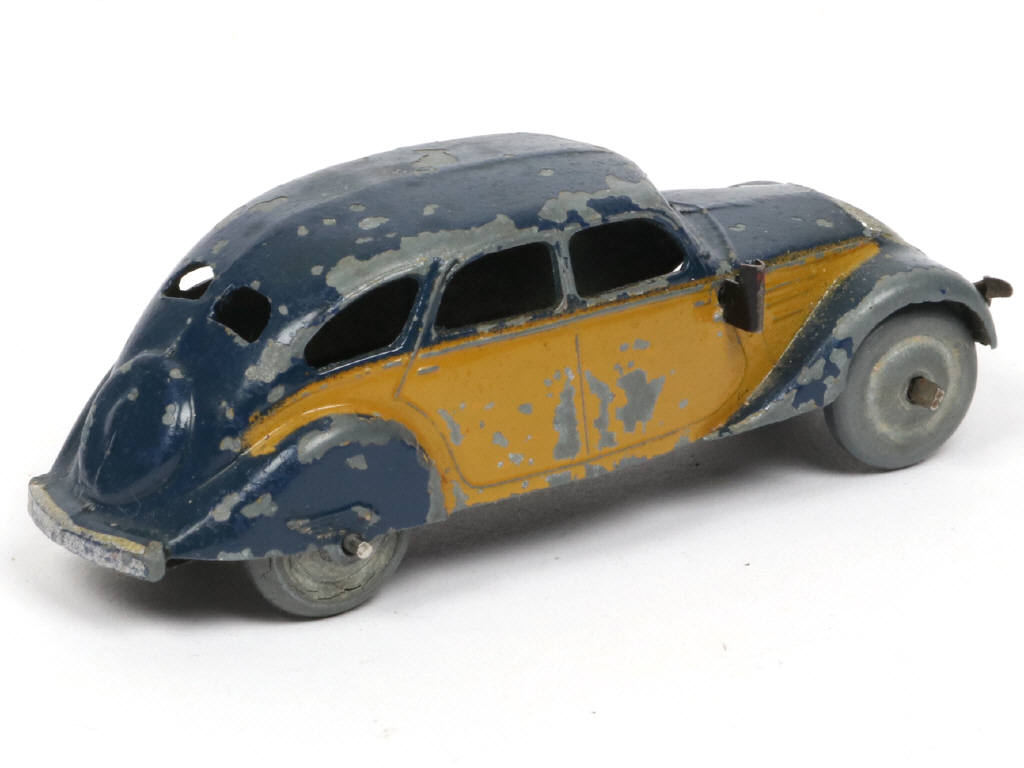 Lot 378 - DINKY TOYS (FRANCE) (1)