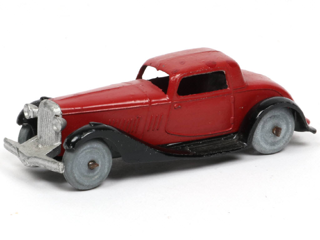 Lot 370 - DINKY TOYS (FRANCE) (1)