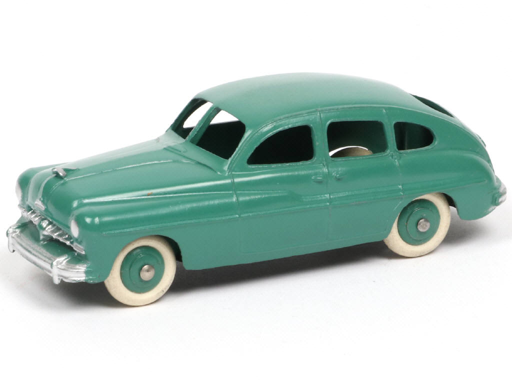 Lot 386 - DINKY TOYS (FRANCE) (1)