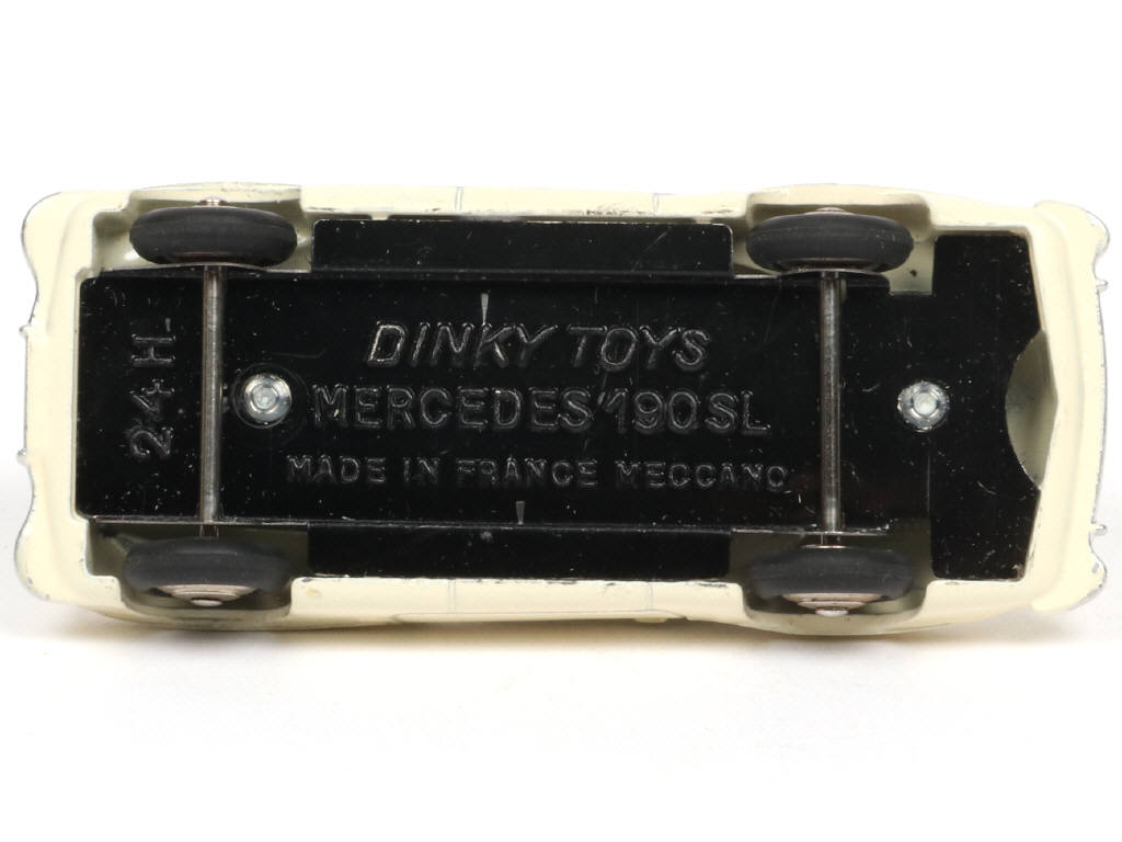 Lot 407 - DINKY TOYS (FRANCE) (1)