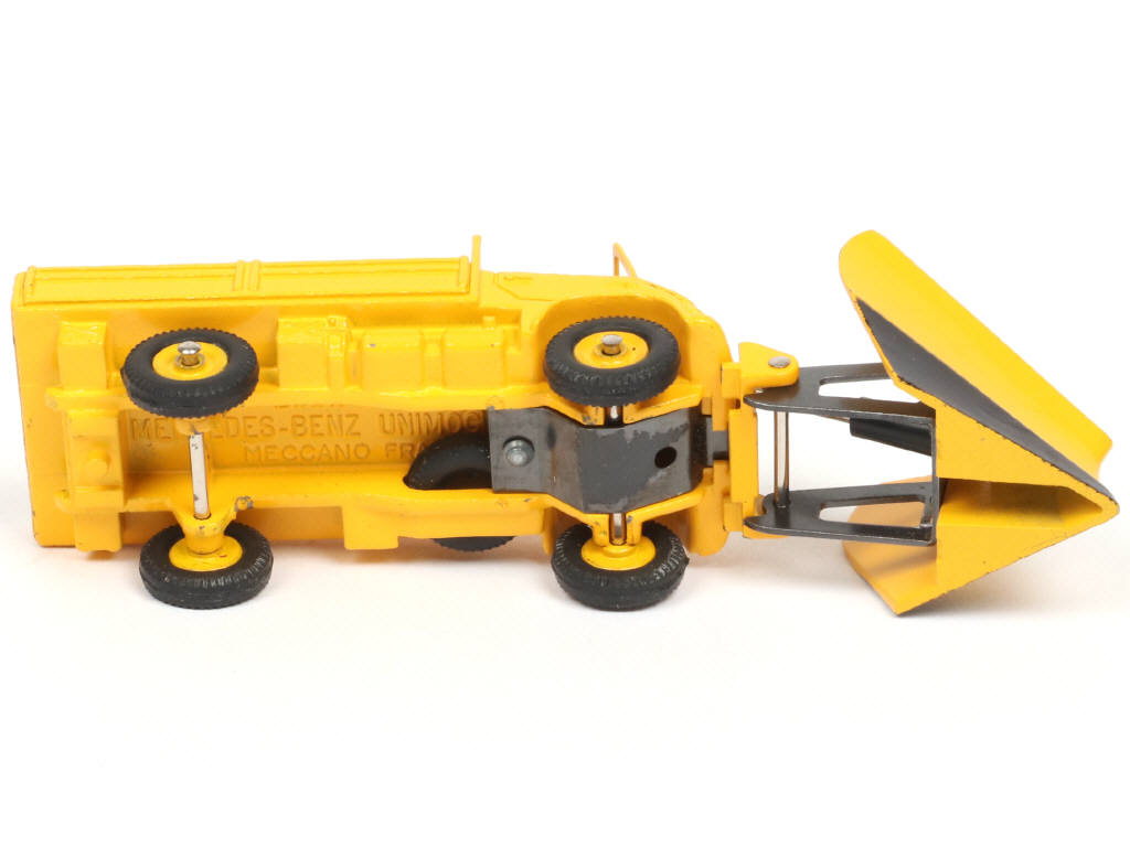 Lot 465 - DINKY TOYS (FRANCE) (1)