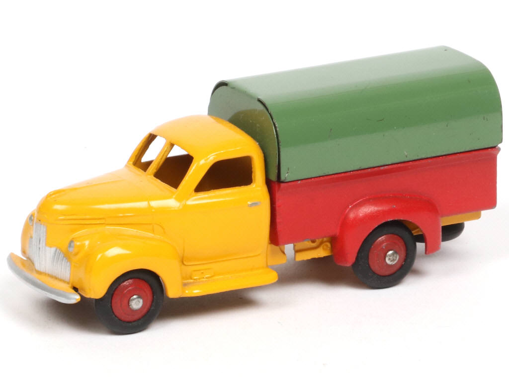 Lot 454 - DINKY TOYS (FRANCE) (1)